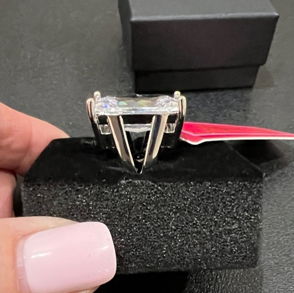 💎▪️Piper K▪️ | Silver Tone Radiant Cut Cubic Zurconia  Brass Ring | Size 8 9 - Picture 2 of 4
